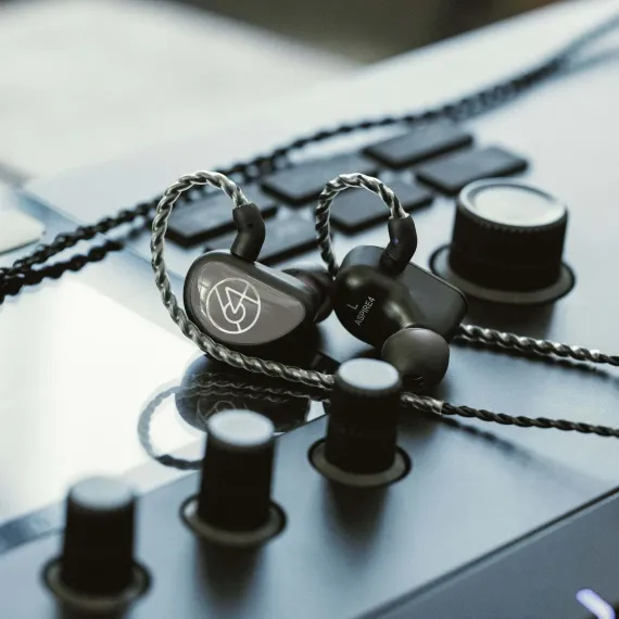 64 Audio Aspire 2