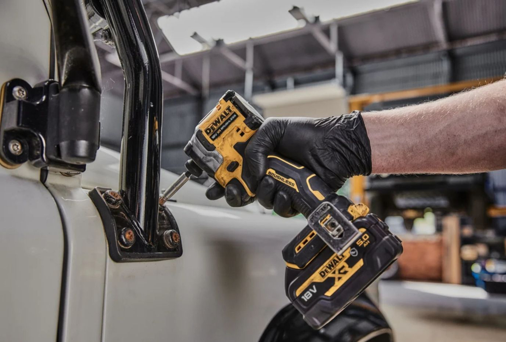 Аккумуляторный шуруповерт DEWALT DCF850E1T, 18 В, 206 Нм, 3800 уд/мин, с АКБ 1.7 Ач и ЗУ, в кейсе TSTAK DCF850E1T-QW