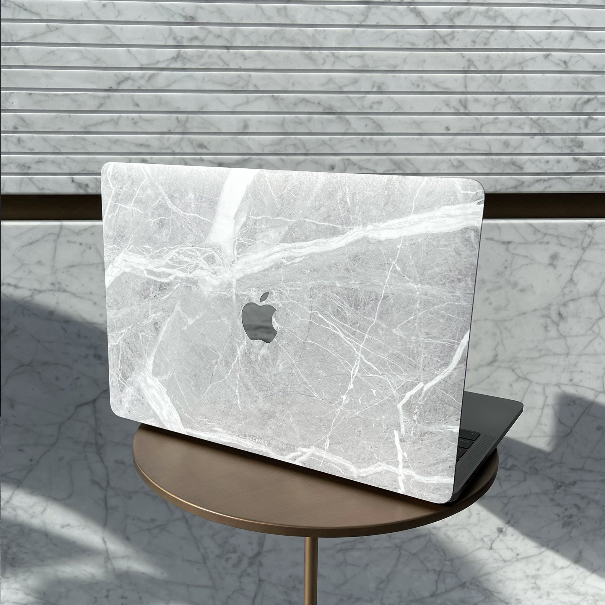 Виниловая наклейка HELIUM для MacBook