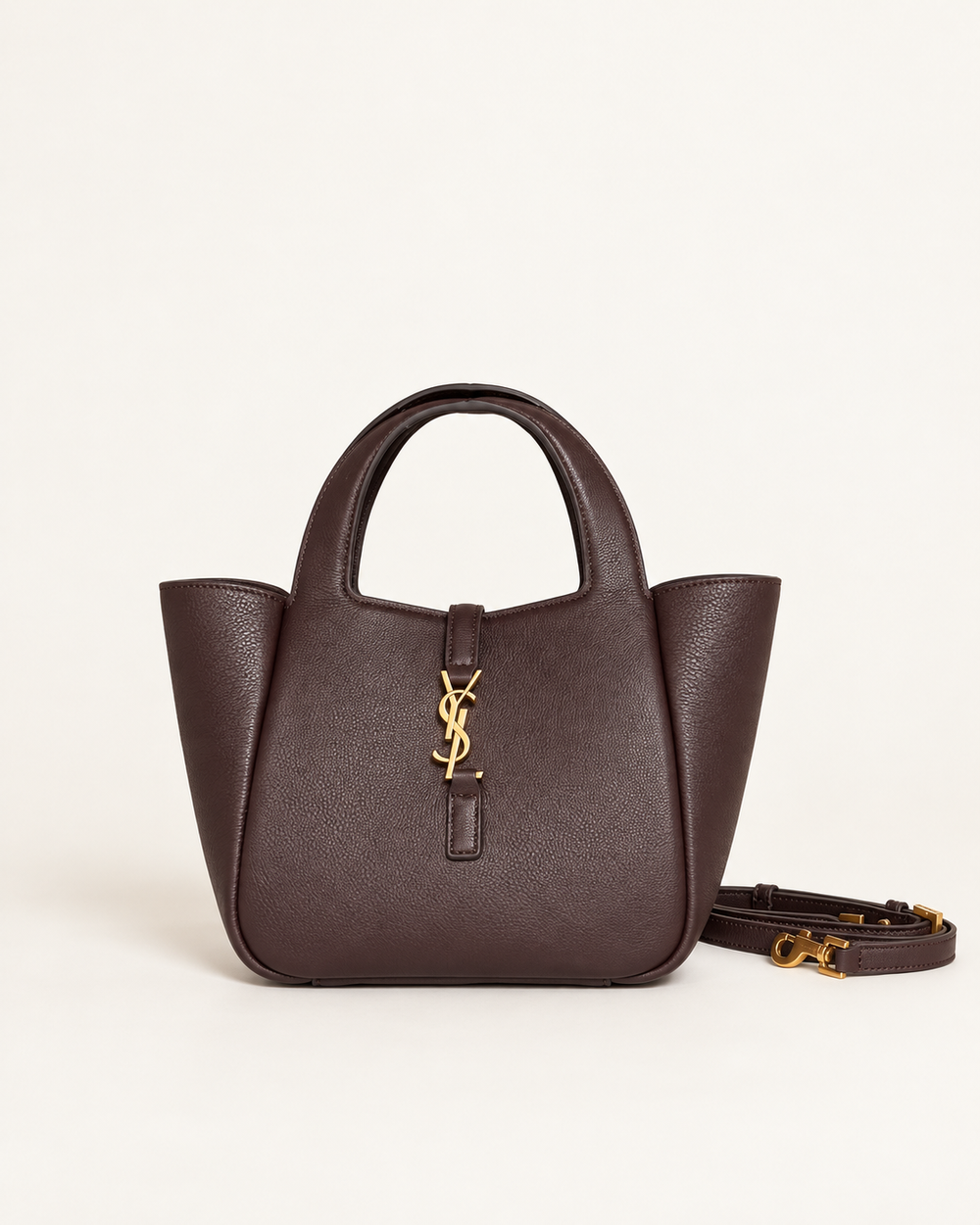 Кофейная кожаная сумка Saint Laurent Bea с монограммой YSL