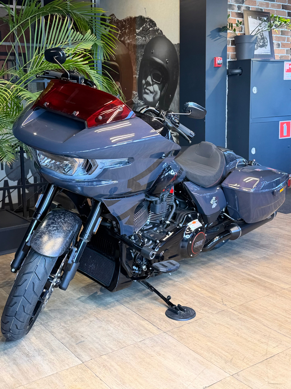CVO Road Glide ST "Inferno Gray" (2026)