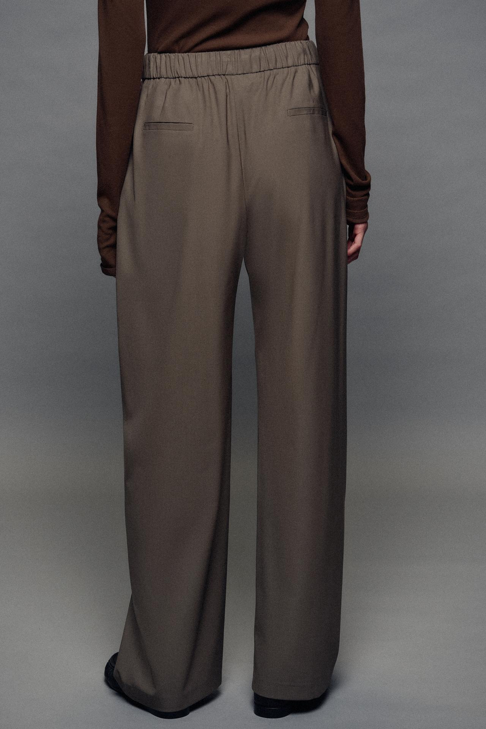ZARA БРЮКИ СО СКЛАДКАМИ — ZW COLLECTION, СЕРО-КОРИЧНЕВЫЙ