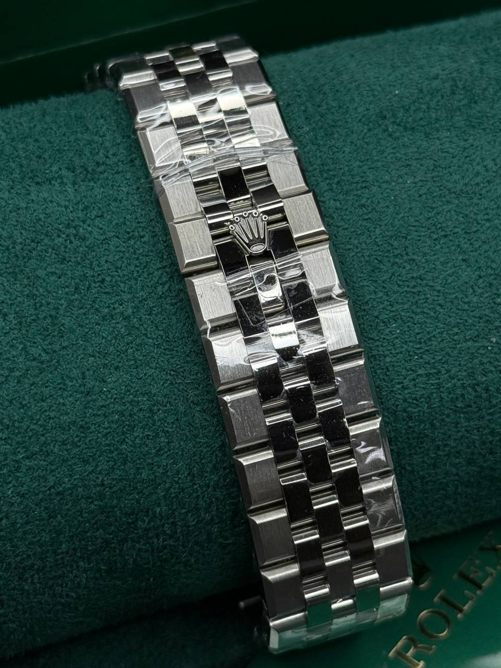 Часы Rolex Land-Dweller Deep White Dial Honeycomb Decor