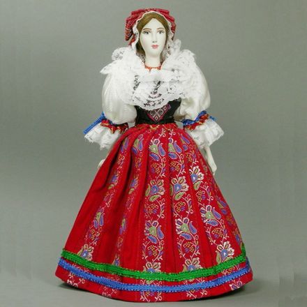 Сувенирная кукла в чешском костюме в чепце