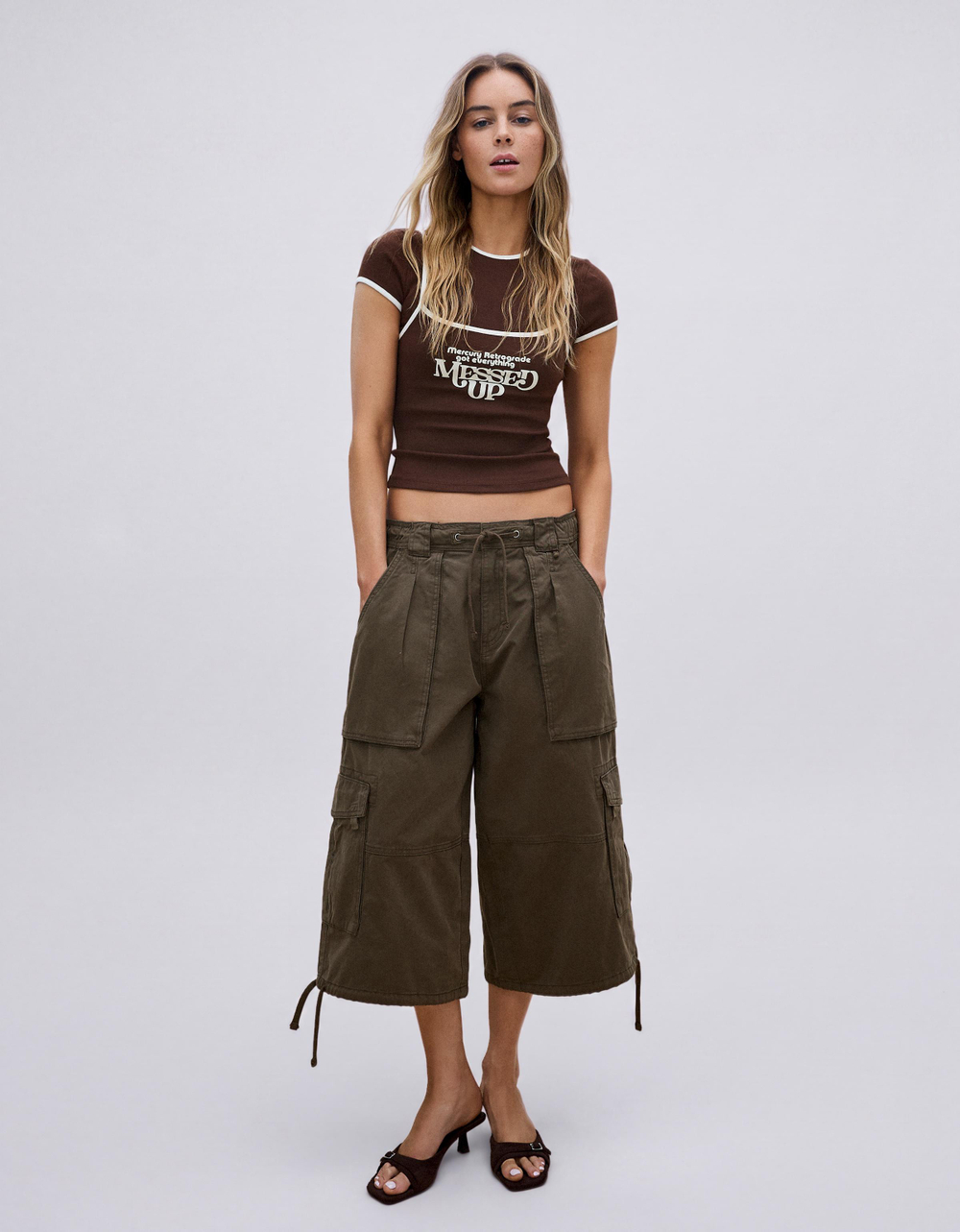 Женская футболка с двойными рукавами и контрастным принтом - BERSHKA