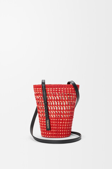 Loewe Плетёная мини-сумка Braid из кожи пальмы и телячьей кожи, красный
