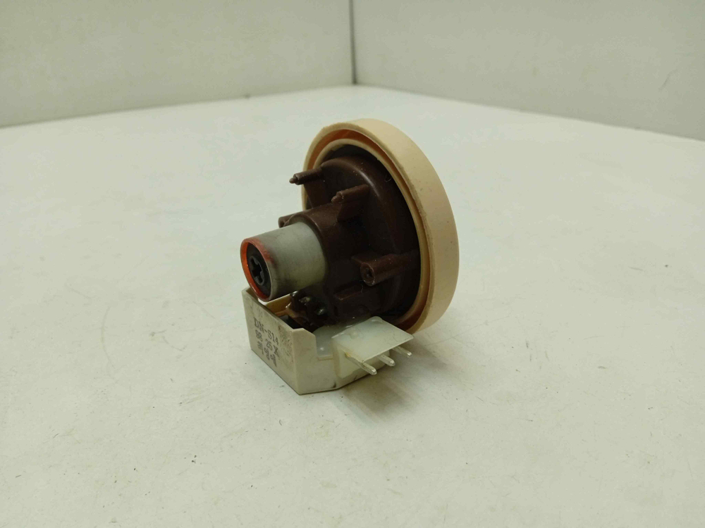 WF6450S7W кт168 Датчик уровня воды для стиральной машины Samsung WF6450S7W б/у