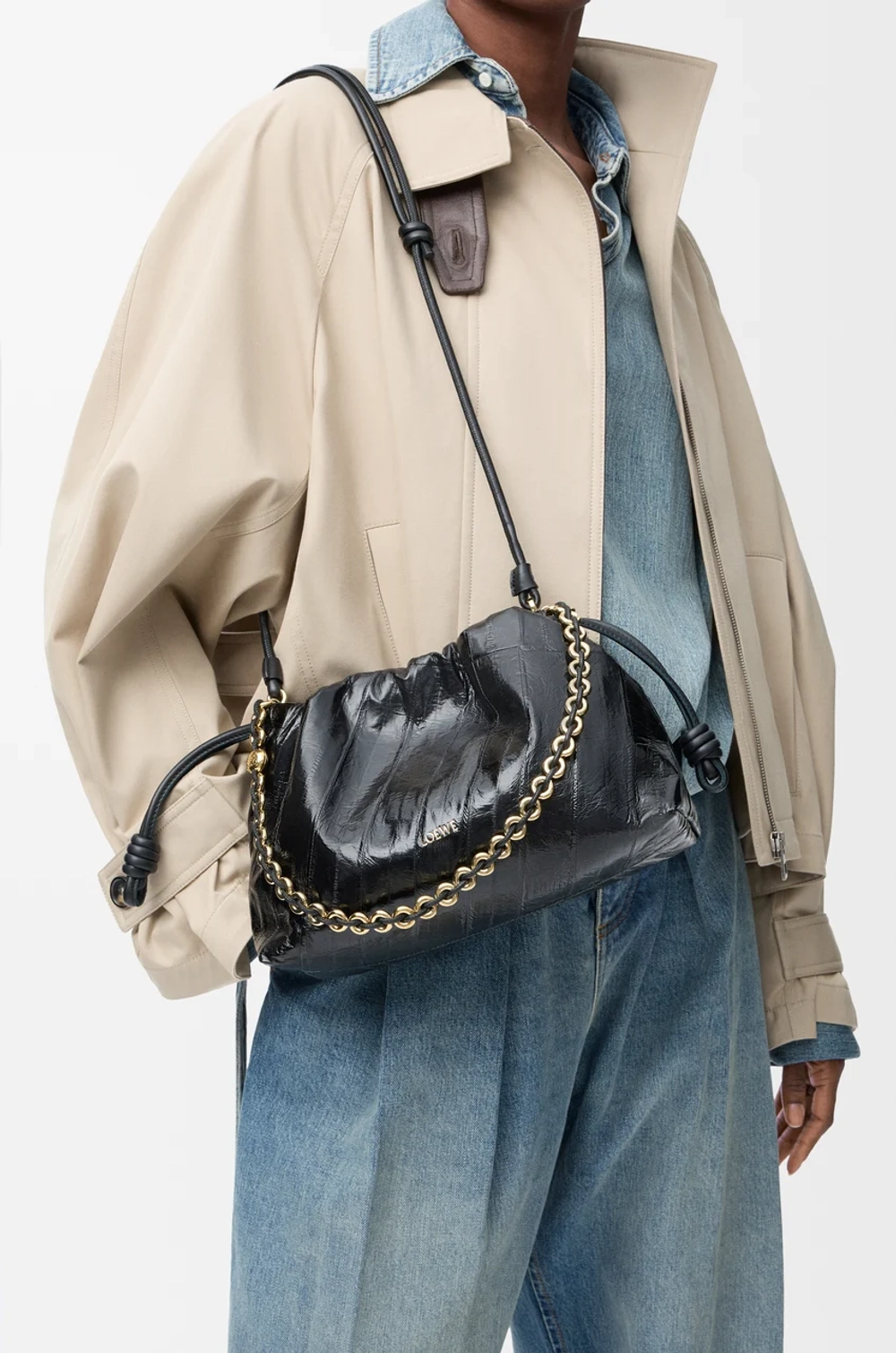 Loewe Средняя сумка Flamenco с имитацией рыбы-миксины, черный