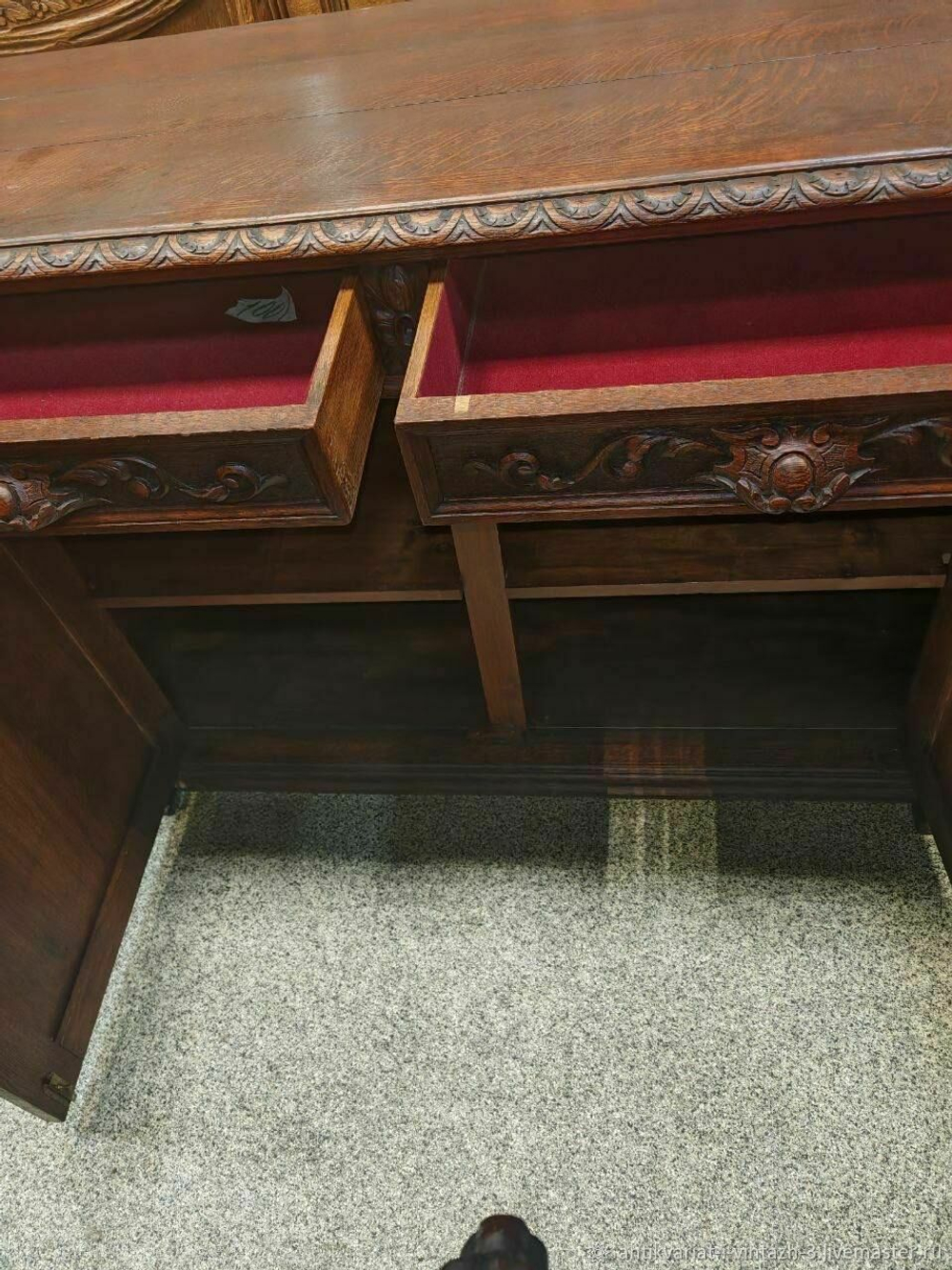 Антикварная тумба в охотничьем стиле