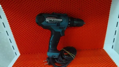 Дрель-шуруповёрт Makita DF0300.