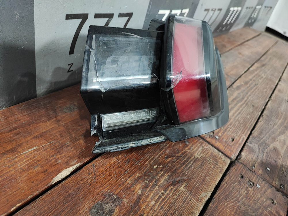 Фонарь задний правый Zeekr 001 21-нв Б/У Оригинал 8891906355