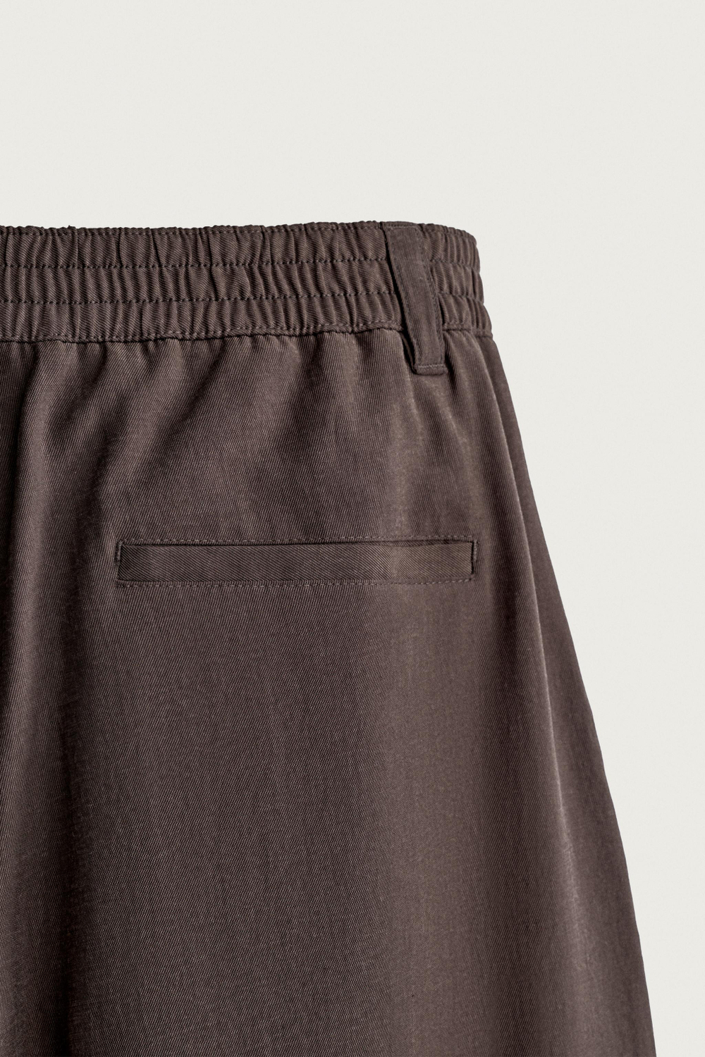 СТРУЯЩИЕСЯ БРЮКИ С БОКОВЫМИ СКЛАДКАМИ — ZARA