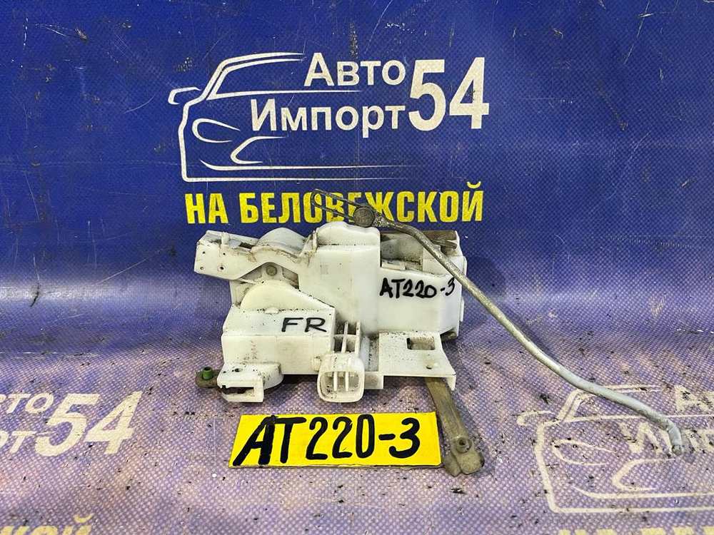 Замок двери передней правой TOYOTA AVENSIS 1999