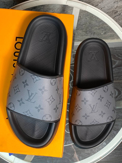 Шлепанцы Louis Vuitton