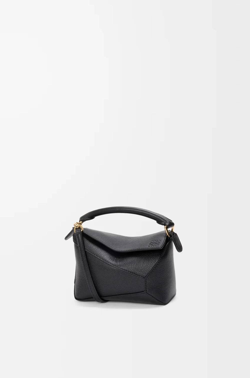 Loewe Мини-сумка Puzzle Edge из мягкой зернистой телячьей кожи, черный