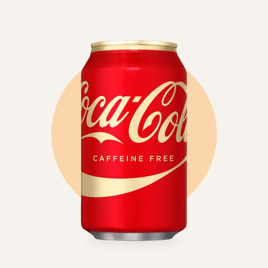 Газированный напиток Coca-Cola Caffeine Free без кофеина — банка на фирменном фоне OH MY GEEK