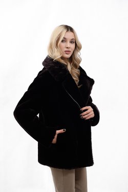 Куртка женская "Косуха" из натурального меха мутон, коричневый