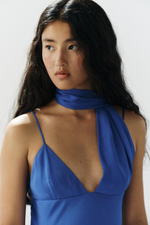 ДЛИННОЕ ПЛАТЬЕ ИЗ ЖОРЖЕТА С ТОНКИМИ БРЕТЕЛЯМИ И ДЕКОРАТИВНЫМ ШАРФОМ — ZARA