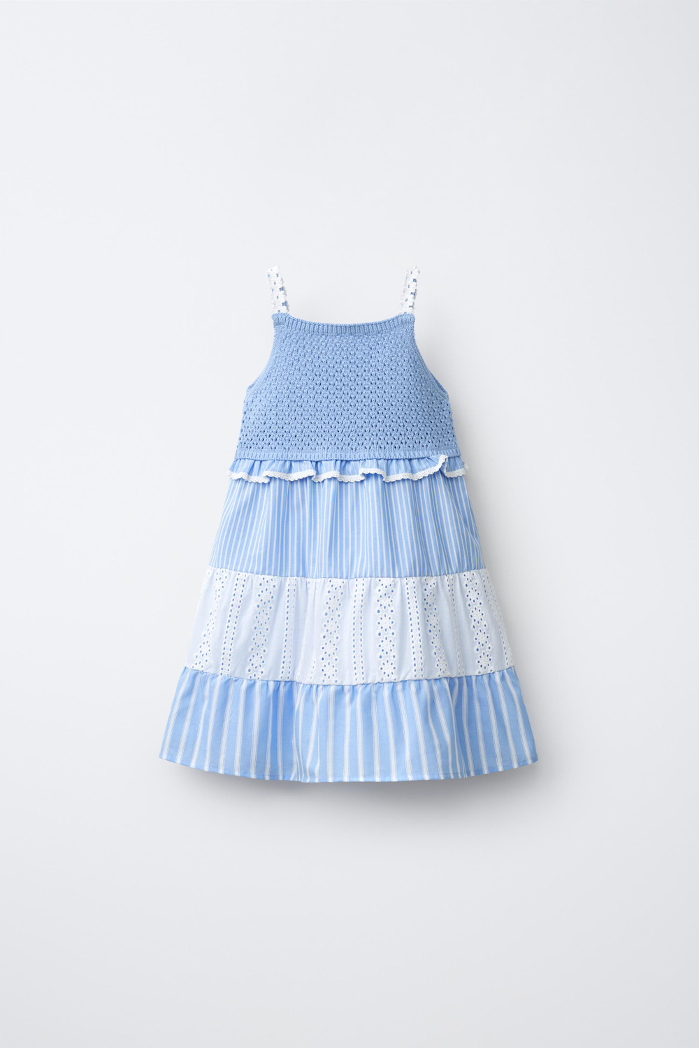 ZARA ТРИКОТАЖНОЕ ПЛАТЬЕ В ПОЛОСКУ С АЖУРНОЙ ВЫШИВКОЙ, СИНИЙ/БЕЛЫЙ