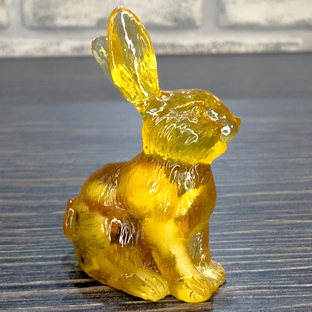Мини заяц сидит