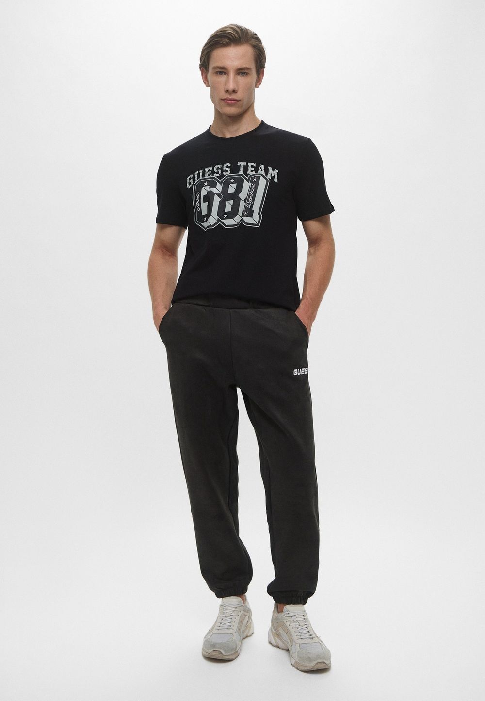 Футболка  мужская GUESS