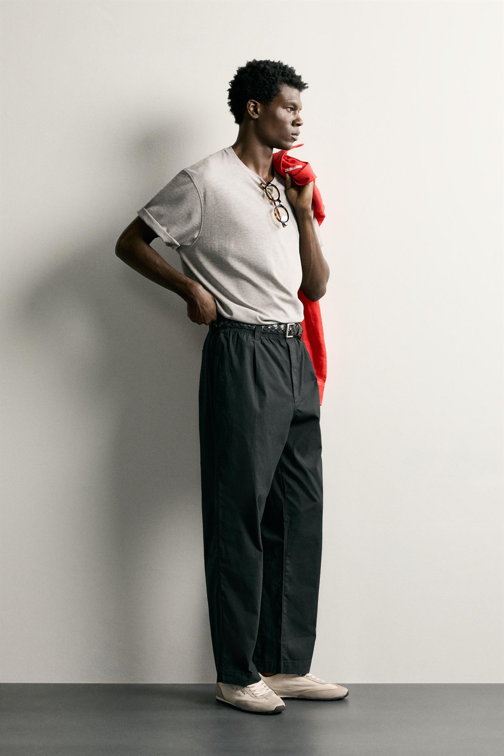БРЮКИ RELAXED FIT СО СКЛАДКАМИ — ZARA · 1063/443