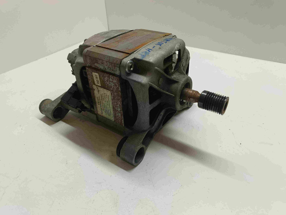 SL12WWD кт263 Двигатель 6 контактов стиральной машины Siltal SL12WWD б/у