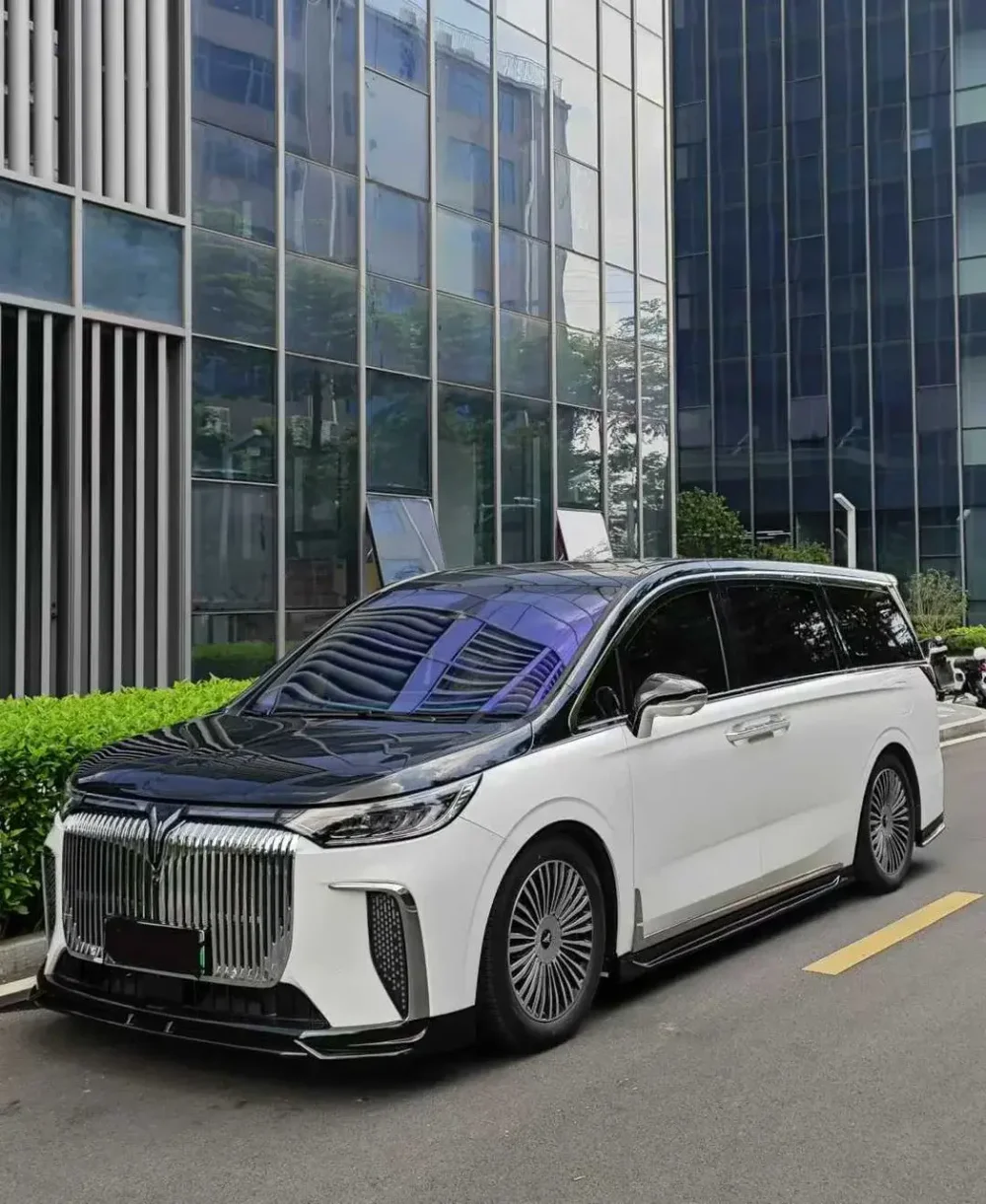 Обвес для Voyah Dream 2022-2025+ губа юбки диффузор
