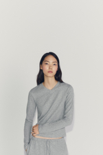 ФУТБОЛКА С V-ОБРАЗНЫМ ВЫРЕЗОМ — ZARA