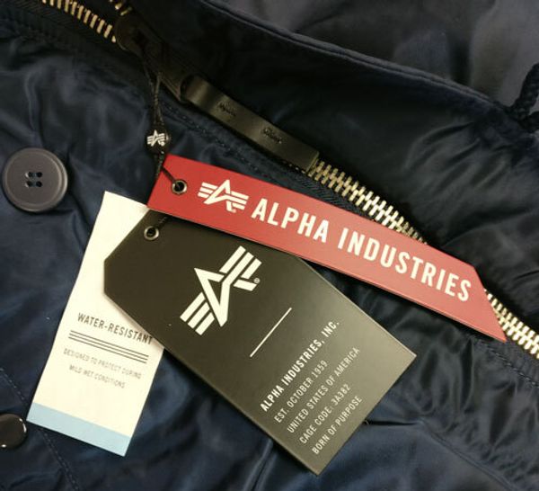 Новые бирки и ярлыки в алясках от Alpha Industries в 2018 году