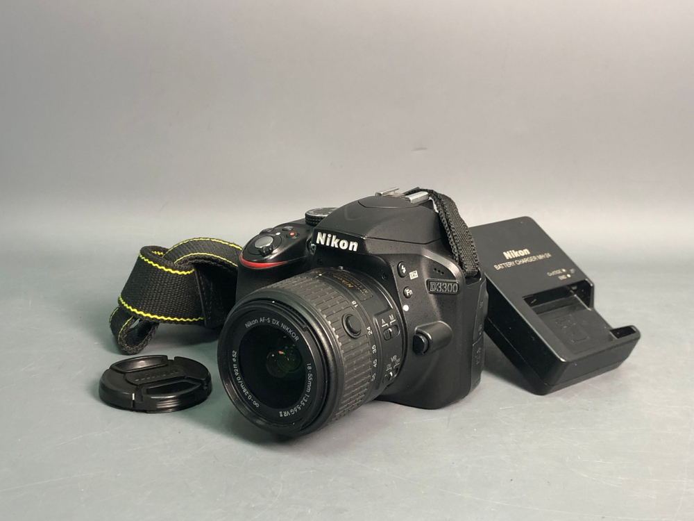 Nikon D3300 kit 18-55 7.700 кадров