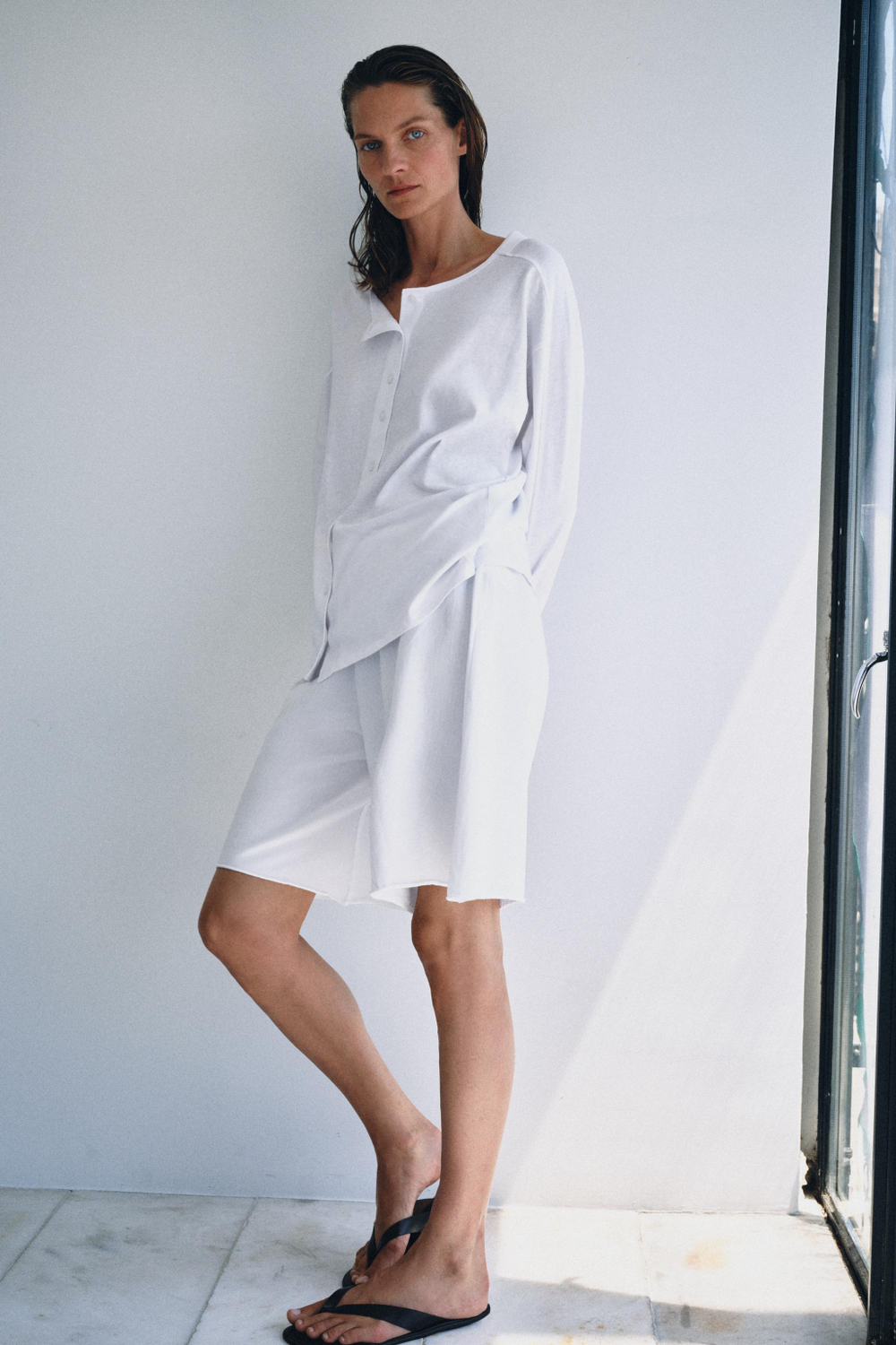 ZARA ФУТБОЛКА НА ПУГОВИЦАХ, БЕЛЫЙ