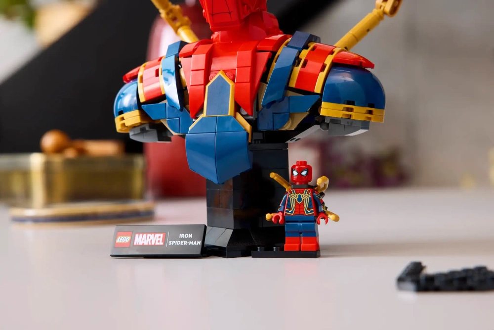 Конструктор LEGO Marvel 76326 Бюст железного Человека-паука