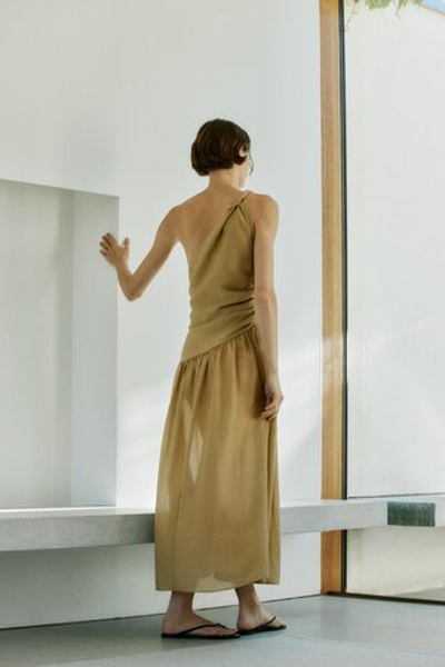 Платье на одно плечо с перекрученной бретелью - H&M