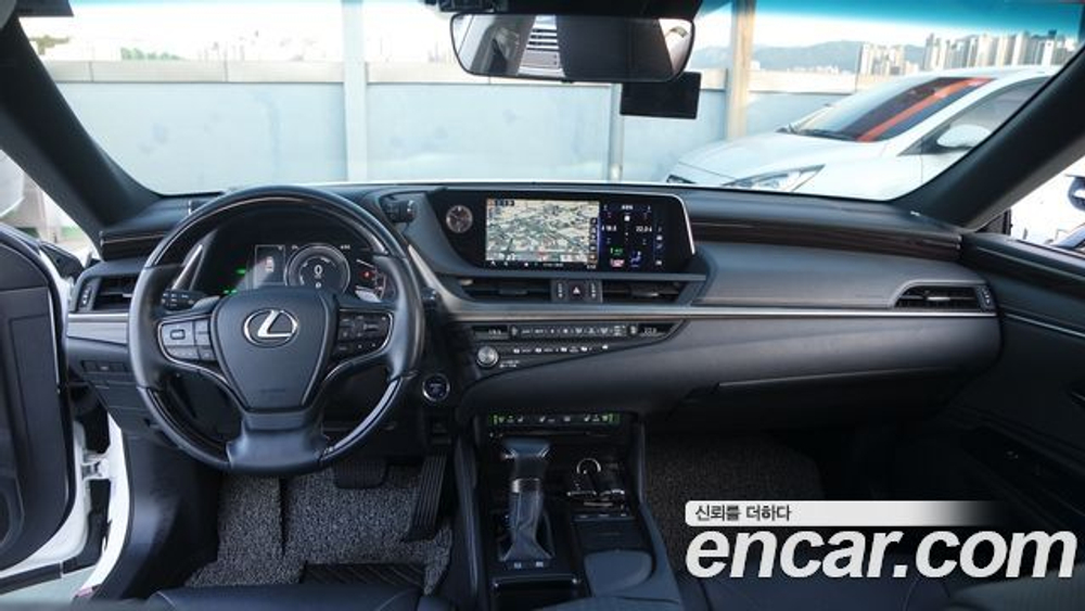 Lexus ES300h — 2021
