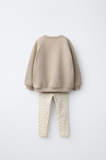 ZARA КОМПЛЕКТ ИЗ ТОЛСТОВКИ И ЛЕГИНСОВ В РУБЧИК С ПРИНТОМ «СЕРДЕЧКИ», ЭКРЮ
