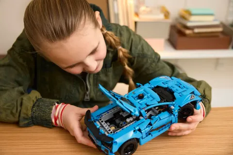 Конструктор LEGO Technic 42217 Chevrolet Corvette Stingray Синий