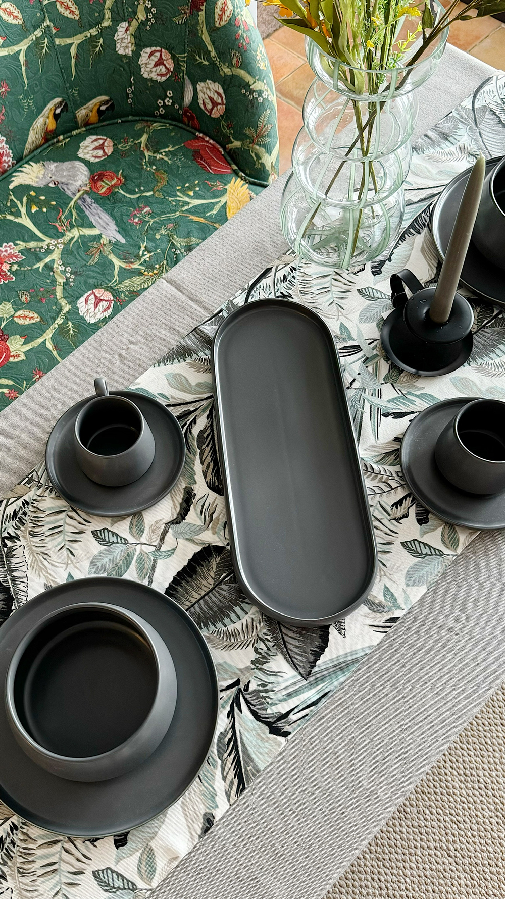 Набор из двух тарелок темно-серого цвета из коллекции Essential, 20см