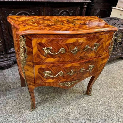 Старинный комод с маркетри