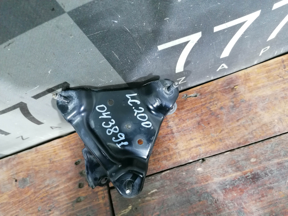 Кронштейн датчика BSM Toyota Land Cruiser 200 15-21 Б/У Оригинал 8816160010