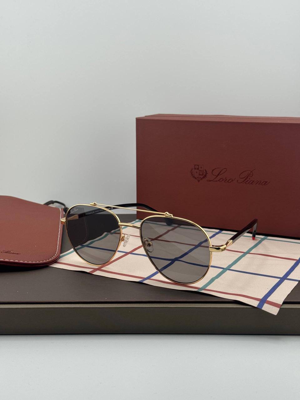 Солнцезащитные очки Loro Piana