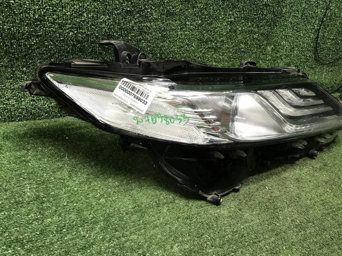 Фара правая Toyota Camry xv70 (20-нв) LED