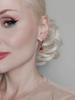 Серьги-подвески Миражи с красным кубиком Swarovski
