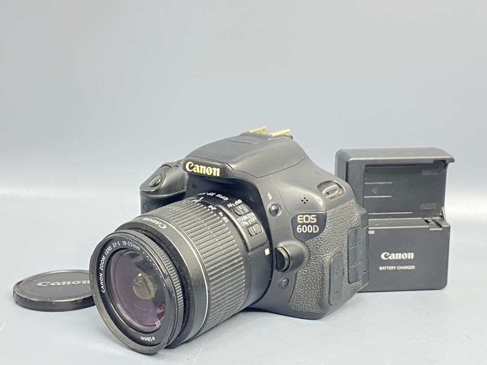 Canon 600D kit 18-55mm IS ll 30.000 кадров