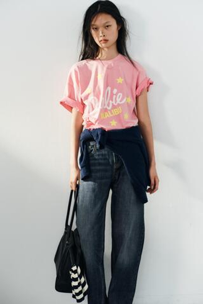 ФУТБОЛКА С ЭФФЕКТОМ ПОТЕРТОСТИ BARBIE® — ZARA