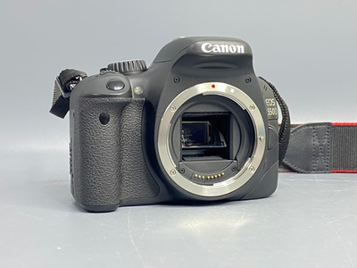 Canon 550D kit 18-55mm 3.5-5.6 III 7.500 кадров