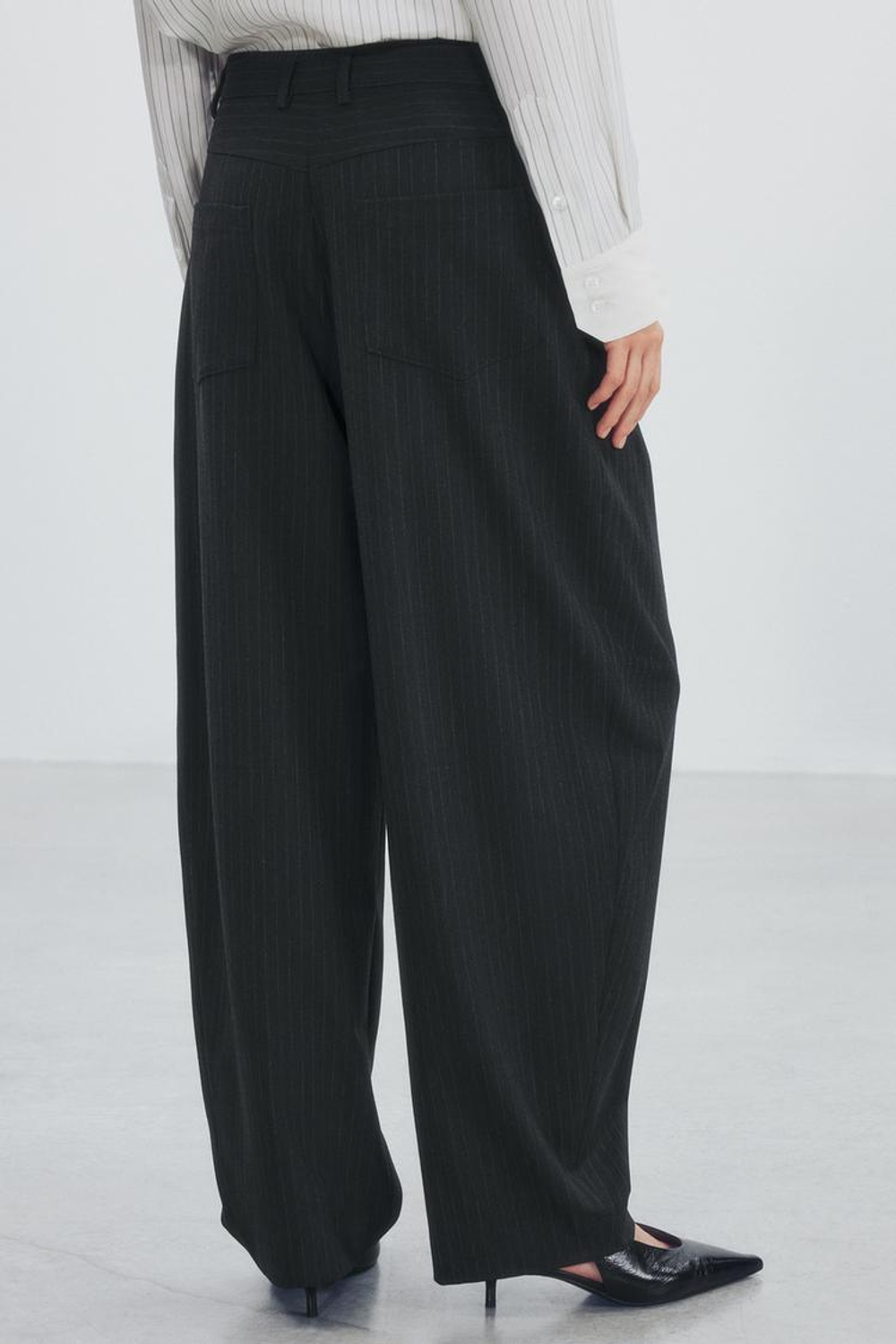 ZARA БРЮКИ BARREL В ТОНКУЮ ПОЛОСКУ — ZW COLLECTION, ПОЛОСКИ