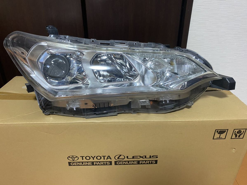 фара правая Toyota Corolla Axio NZE161 NKE165 12-595