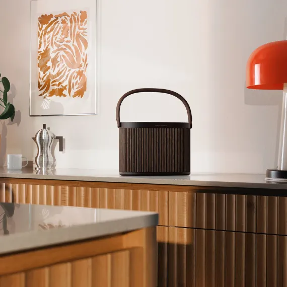 Портативная колонка Bang &amp; Olufsen Beosound A5 Dark Oak