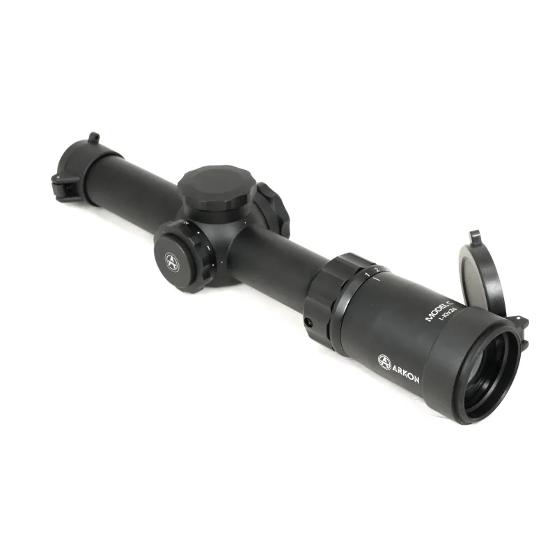 Оптический прицел ARKON Model C 1-10x24 / Аркон Модель Ц1 10 24 - вид спереди с открытой защитной крышкой